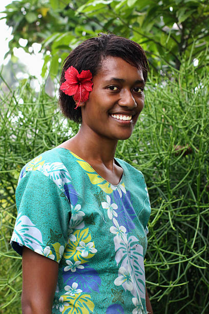 retrato chica de las islas del pacífico - melanesia fotografías e imágenes de stock