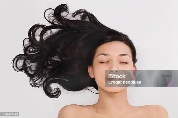 Foto de Relaxe e mais fotos de stock de Adulto - Adulto, Beleza, Cabelo Castanho