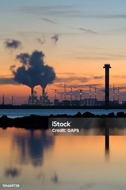 Pôr Do Sol Sobre O De Roterdão Europoort Área De Trabalho - Fotografias de stock e mais imagens de Ao Ar Livre