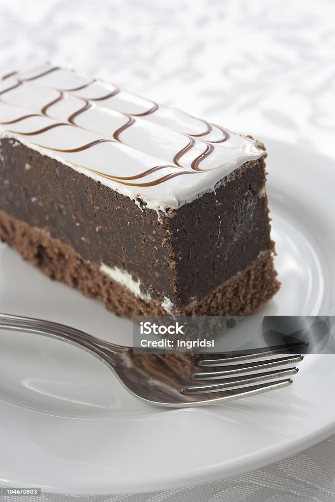 Gâteau au chocolat avec Glaçage blanc sucre - Photo de Aliment libre de droits