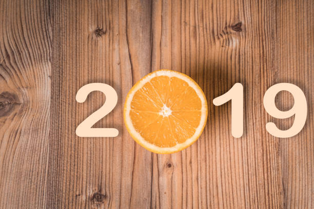 木製のテーブル 2019 オレンジで書いてください。 - dieting planning calendar event ストックフォトと画像