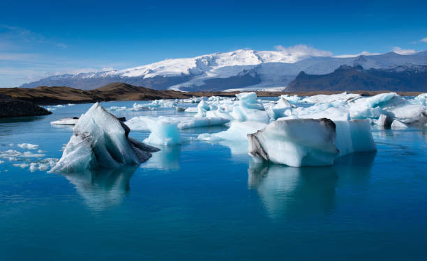 glacier lagoon, iceland - ice cold glacier blue imagens e fotografias de stock
