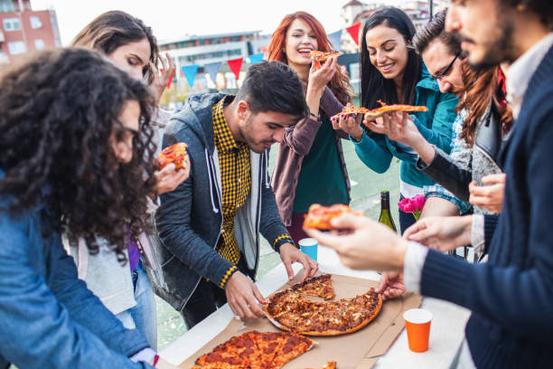 istock Pizza time on the roof 1046738316