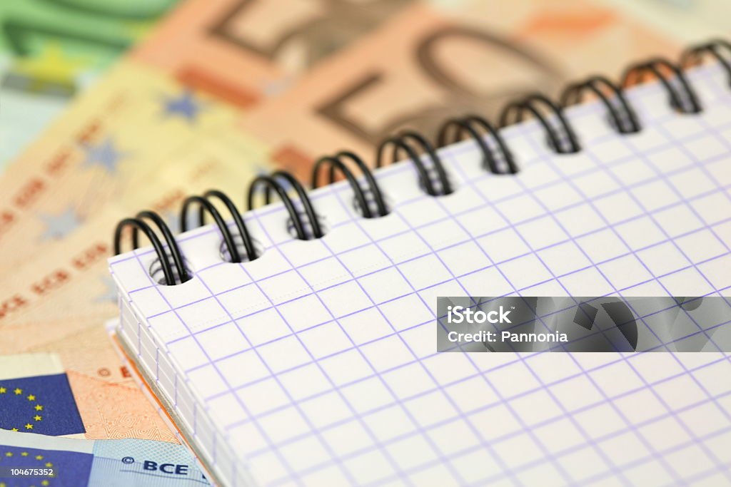 С ноутбука отмечает евро - Стоковые фото 50 евро роялти-фри