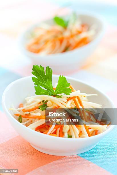 Cavolo Rapa E Insalata Di Carote - Fotografie stock e altre immagini di Alimentazione sana - Alimentazione sana, Antipasto, Carota