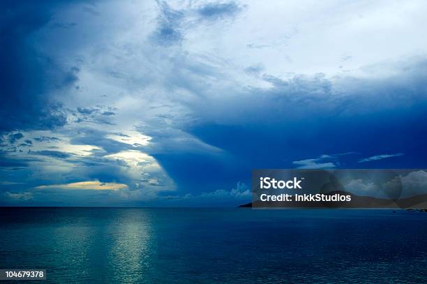 Przybywających Storm - zdjęcia stockowe i więcej obrazów Bez ludzi - Bez ludzi, Burza z piorunami, Chmura