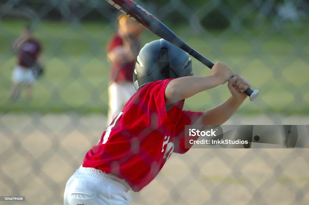 Menino até Bastão de Jogo de Beisebol - Royalty-free Bola de Basebol Foto de stock