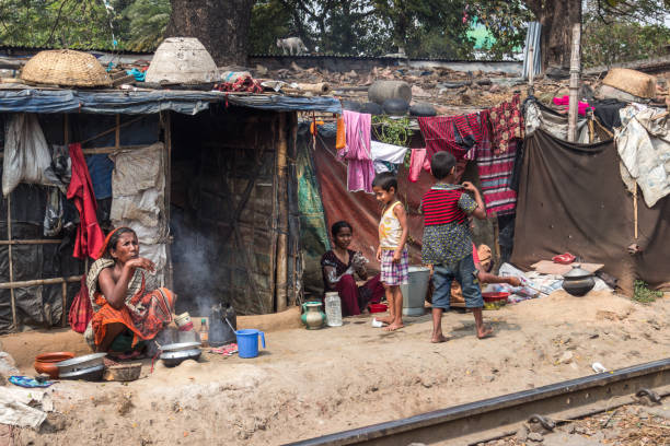 bangladesh bairros degradados onde surgem - india slum poverty family - fotografias e filmes do acervo