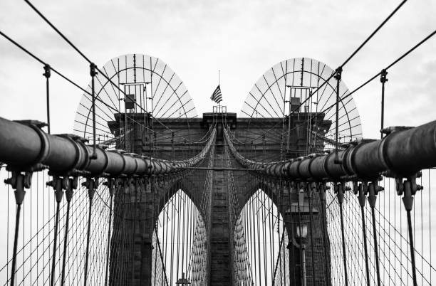 brooklyn bridge in monochrome , new york city, usa - brooklyn bridge bridge brooklyn stone imagens e fotografias de stock