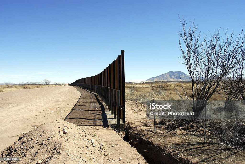 Fine del bordo parete in Arizona - Foto stock royalty-free di Polizia di frontiera