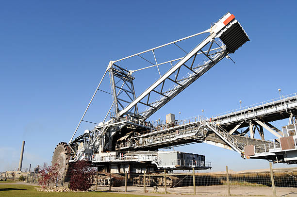 Mining equipment: Bucketwheel reclaimer  oilsands stock pictures, royalty-free photos & images