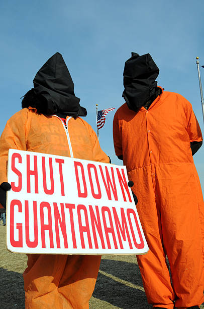 protesta contra de guantánamo - guantanamo bay fotografías e imágenes de stock