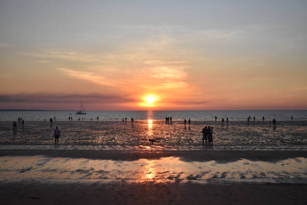 mindil beach sunset - darwin northern territory australia sunset stock-fotos und bilder