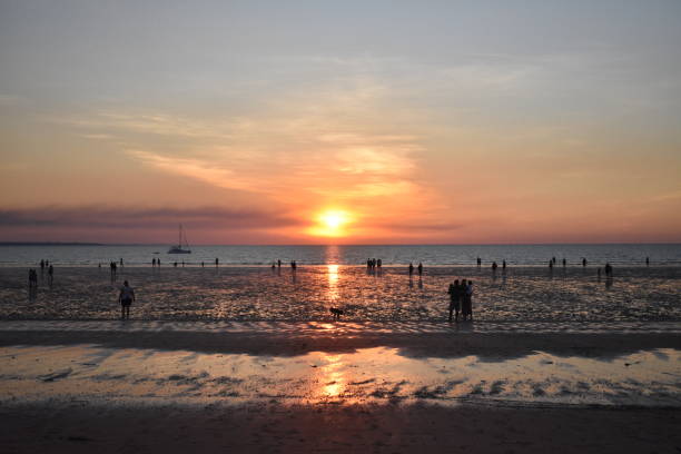 mindil beach sunset - darwin northern territory australia sunset fotografías e imágenes de stock