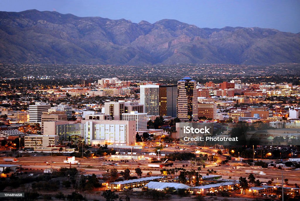 skyline di sera Tucson - Foto stock royalty-free di Tucson