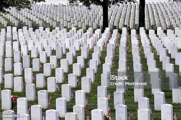 Endlose Friedhof Stockfoto und mehr Bilder von Nationalfriedhof von Arlington - Nationalfriedhof von Arlington, Ansicht aus erhöhter Perspektive, Amerikanische Flagge