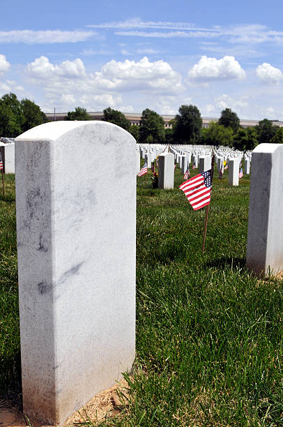 american grave com copyspace - arlington national cemetery virginia cemetery american flag - fotografias e filmes do acervo