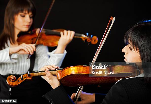 Foto de Bela Violinists e mais fotos de stock de Duas pessoas - Duas pessoas, Violinista, Acorde