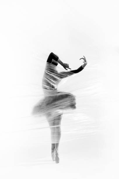 schöne ballerina tanzt in traumwelt - nylon legs stock-fotos und bilder