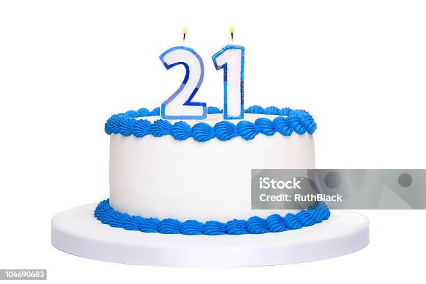 Bolo De Aniversário - Fotografias de stock e mais imagens de Número 21 - Número 21, Bolo de Aniversário, Bolo - Sobremesa
