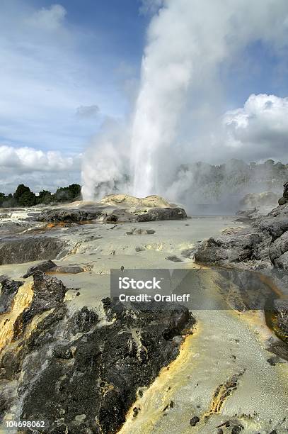 Photo libre de droit de Geyser banque d'images et plus d'images libres de droit de Bouillant - Bouillant, Brouillard, Chaleur