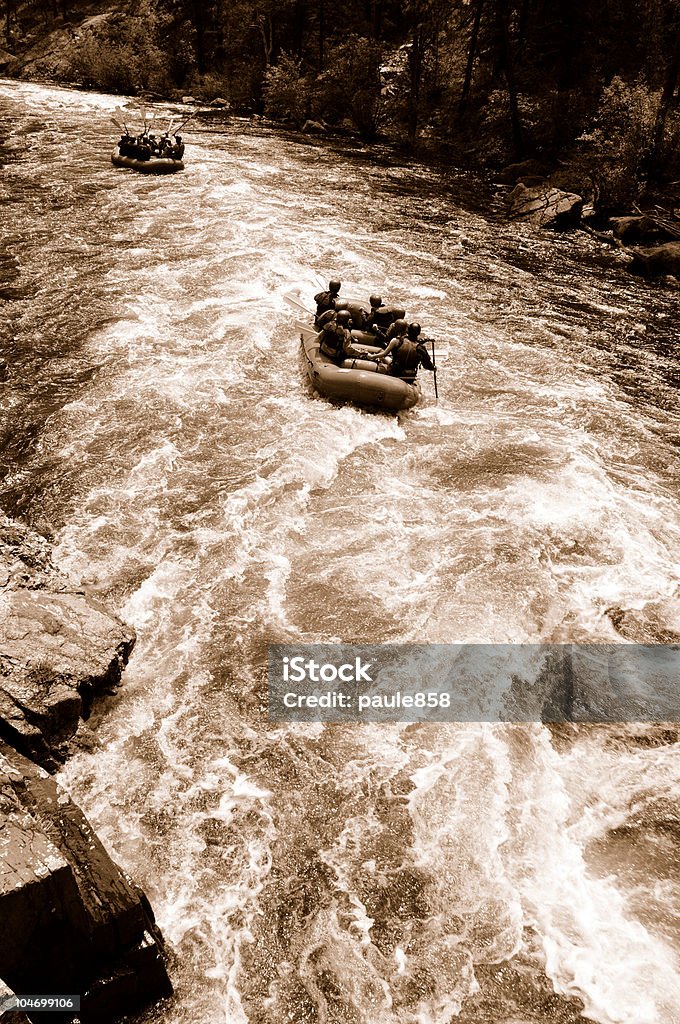 Rafting sul fiume in seppia - Foto stock royalty-free di Acqua fluente