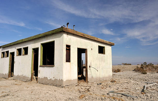istock Salton City Ruin 104699353