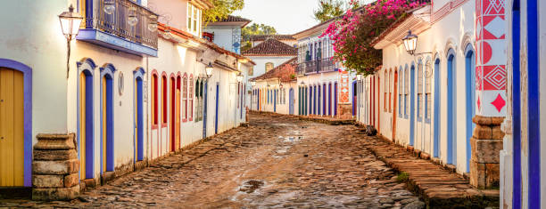 istock Streest of Colonial Paraty 1047007214