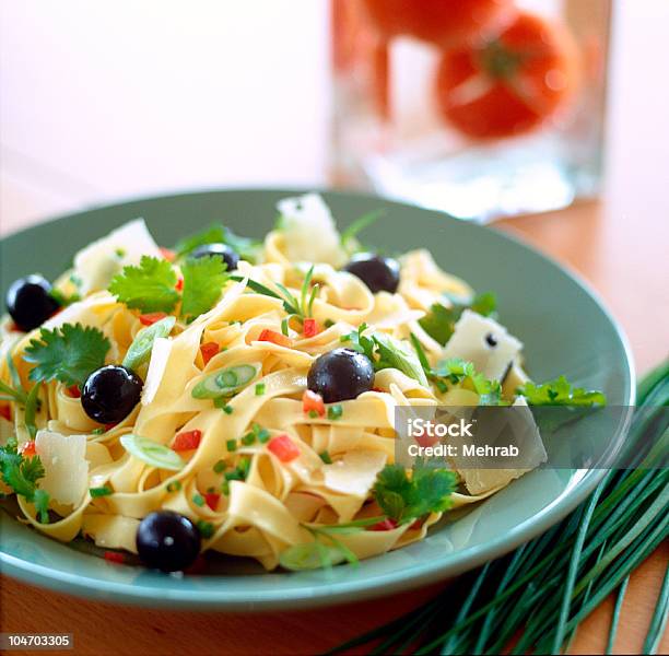 Plato De Pasta Foto de stock y más banco de imágenes de Aceituna - Aceituna, Alimento, Color - Tipo de imagen