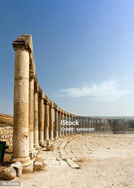 Ovale Plaza Di Jerash - Fotografie stock e altre immagini di Ambientazione esterna - Ambientazione esterna, Antica civiltà, Antico - Condizione