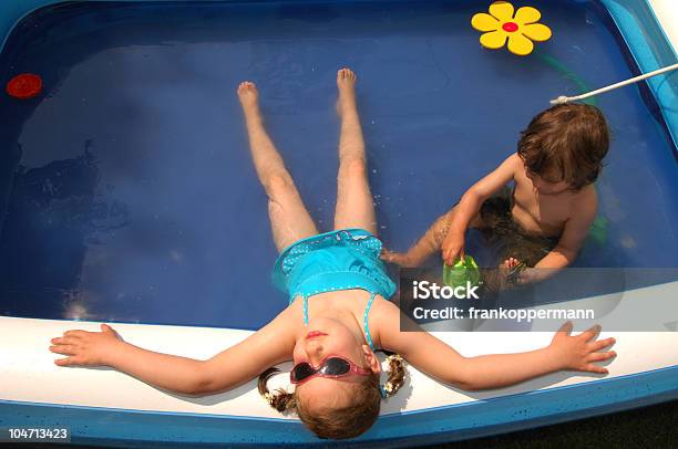 Pool Stockfoto und mehr Bilder von Planschbecken - Planschbecken, Blau, Blondes Haar