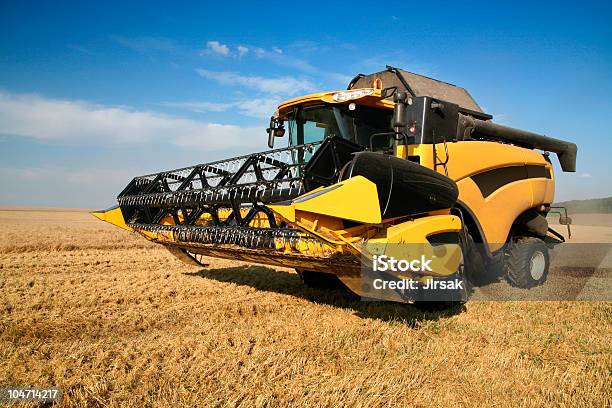 Agriculturacombinar - Fotografias de stock e mais imagens de Agricultura - Agricultura, Amarelo, Ao Ar Livre