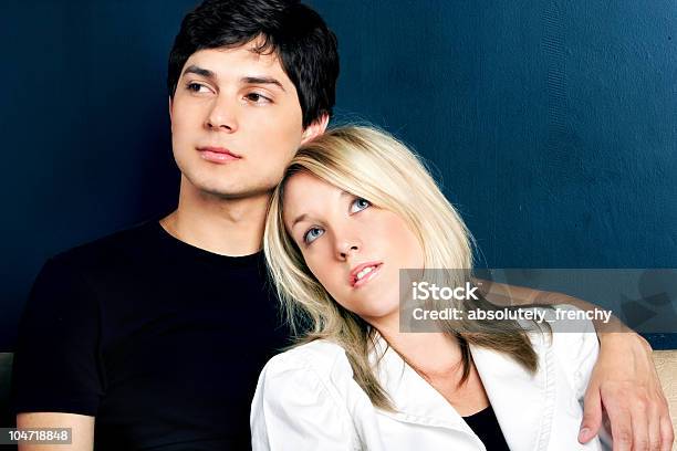 Casal Unfaithful - Fotografias de stock e mais imagens de Casal - Casal, Adulto, Amizade