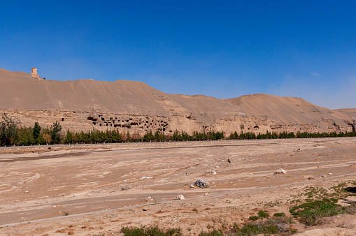 Vista de las cuevas de Mogao cerca de la ciudad de Dunhuang, en la provincia de Gansu photo