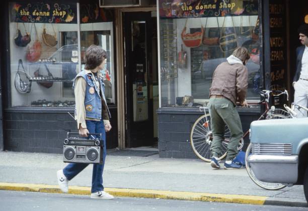 straßenszene in new york city, 1980 - sea passage audio stock-fotos und bilder