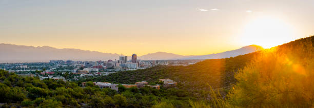 tucson no horizonte do arizona ao amanhecer - mt lemmon - fotografias e filmes do acervo