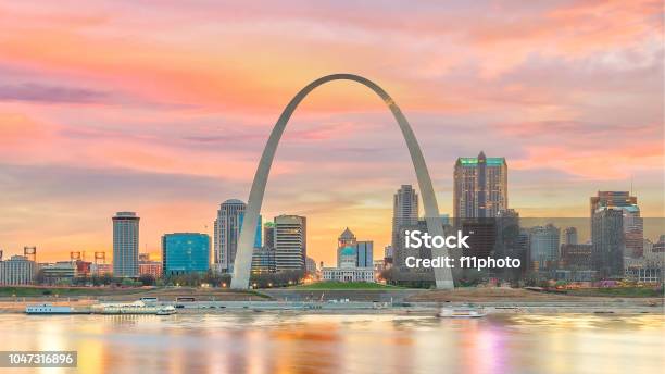 St Louis Downtown City Skyline Stock Photo - Download Image Now - St. Louis - Missouri, Missouri, Gateway Arch - St. Louis