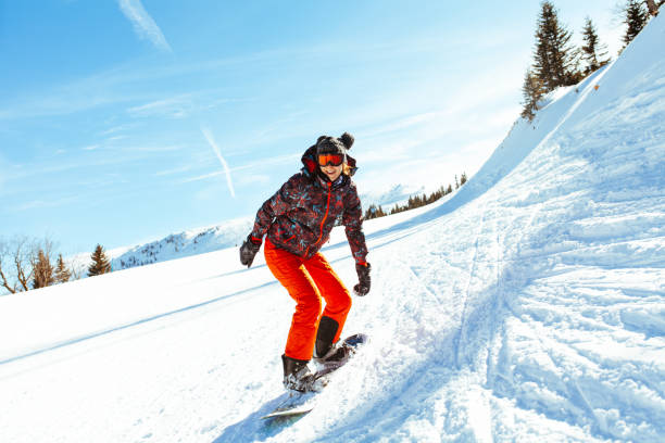 여자의 snowboarder 스키 트랙에 재미 - snowboarding snowboard women teenager 뉴스 사진 이미지