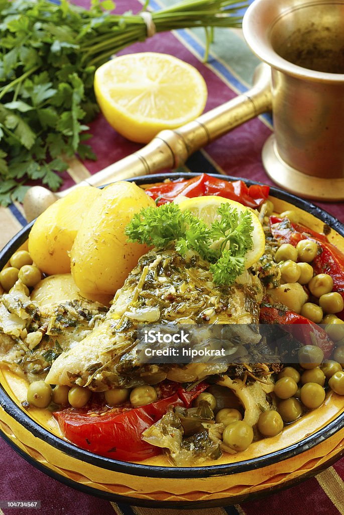 Tajine marocchino Chermoula pesce - Foto stock royalty-free di Africa settentrionale