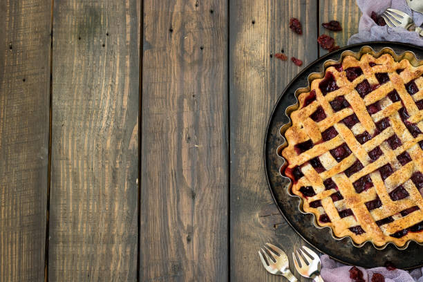 traditional american cherry pie on a dark wooden background - pie pastry crust cherry pie cherry imagens e fotografias de stock