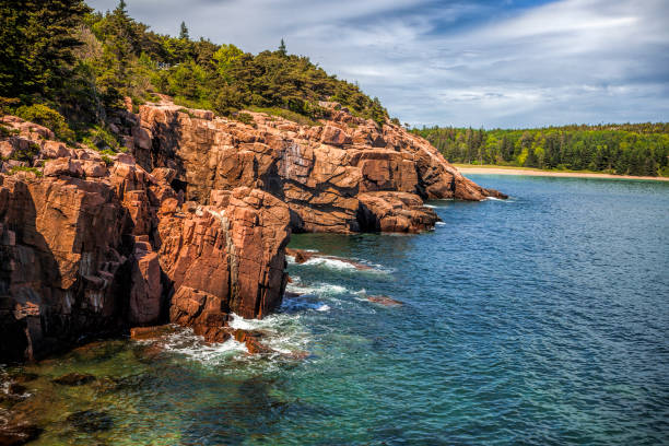istock Near Thunder Hole in Acadia National Park 1047390116