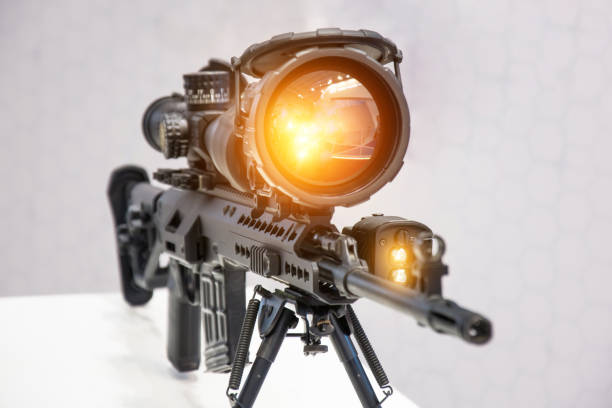 karabin z pistoletem z lupą i lunetą podczerwieni. - rifle strategy military m16 zdjęcia i obrazy z banku zdjęć