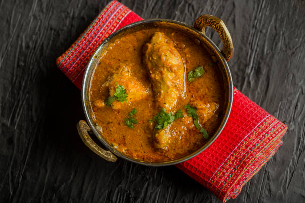 indian chicken curry Indian chicken curry or kadai chicken in a copper serving bowl Butter Chicken stock pictures, royalty-free photos & images