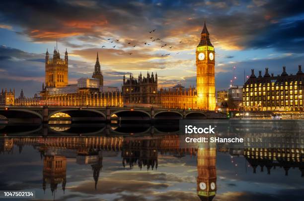 Foto de Clocktower Westminster E O Big Ben Em Londres Logo Após O Pôr Do Sol e mais fotos de stock de Londres - Inglaterra