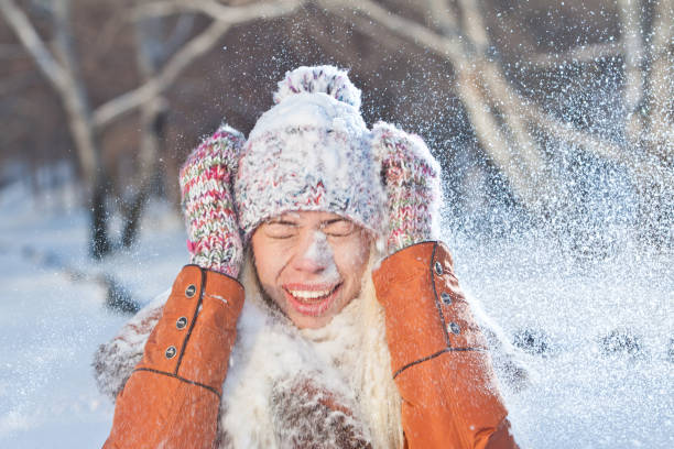 istock Beautiul winter woman 1047509440