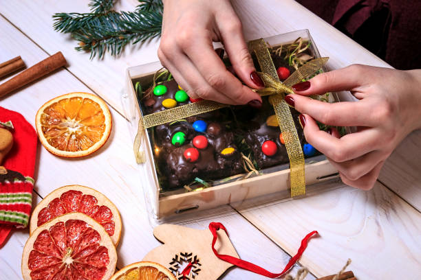 istock Packing of Christmas cakes. Christmas gift. 1047520440