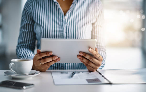 istock Connecting with new markets online 1047541076