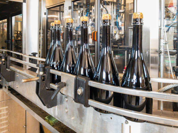 istock Industry of wine italian beverage (prosecco e cartizze bottling) 1047577684