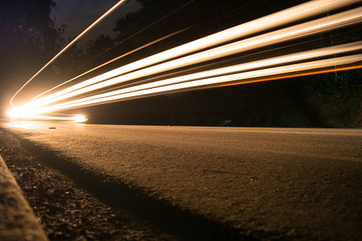 Velocidad, tráfico en la noche photo