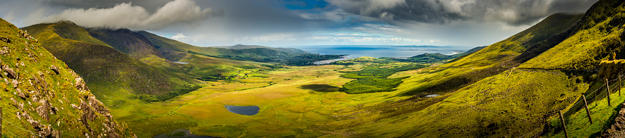 Wide angle view over Curbar Edge in the Peak District National Park, Derbyshire, England, UK.